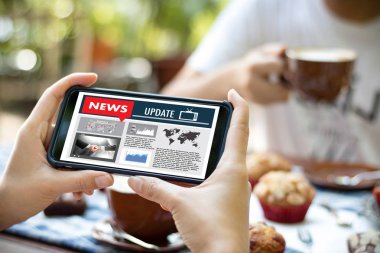 Yeni güncelleştirme başlık medya yayın Media Communica konuşuyor canlı