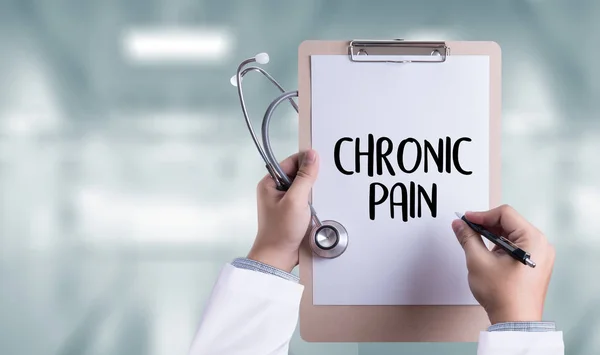 CHRONIC PAIN Healthcare сучасна медична концепція Доктор — стокове фото