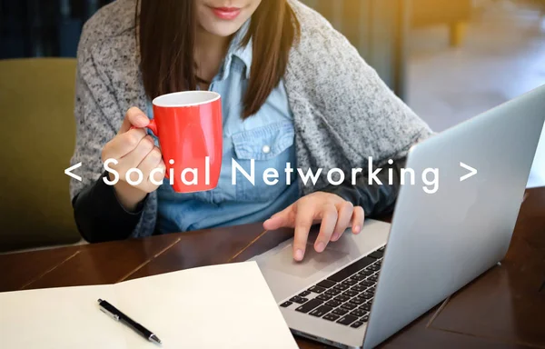 社会のネットワー キングのチャット通信オンラインのソーシャル メディア — ストック写真