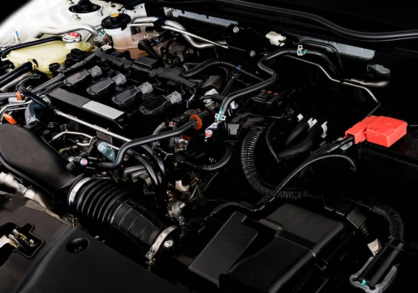 Close-up van detail van de nieuwe motor van de auto de krachtige motor van een auto. — Stockfoto
