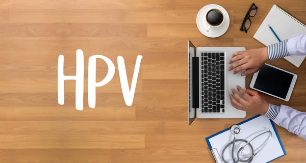 Vacina contra o vírus HPV CONCEPT com seringa Critérios de HPV para Papanicolaou — Fotografia de Stock