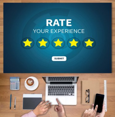 Beş yıldızlı rating inceleme tutan işadamı puanı artırmak veya 