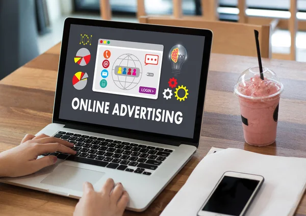 ADVERTENCIA EN LÍNEA Marketing Web, Actualización de Tendencias Advertisi — Foto de Stock