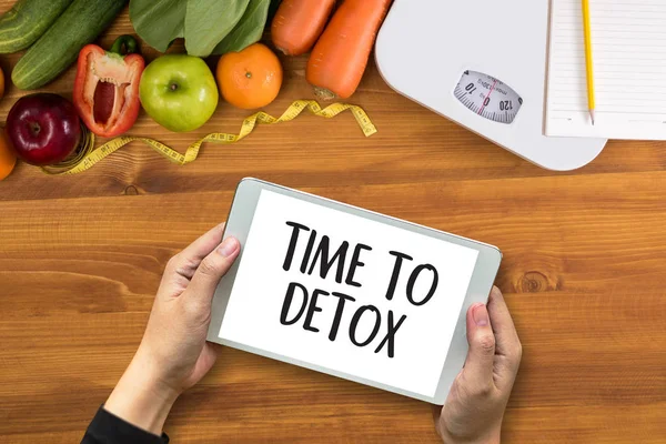 TIME TO DETOX Fitness and weight loss concept — Stock Photo, Image