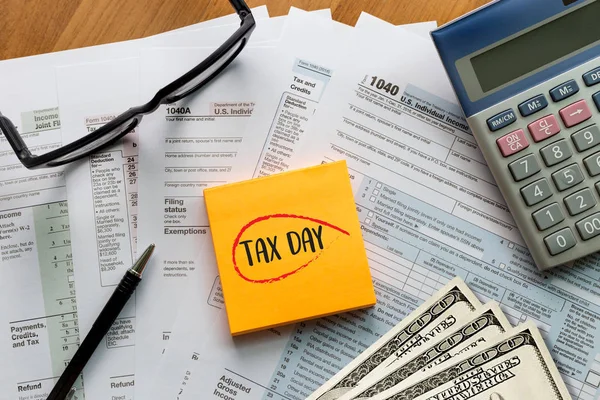 Imposto Retorno de renda individual Formulário de contabilidade financeira Tempo para — Fotografia de Stock