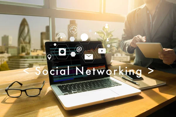 Social Networking chat Communication Médias sociaux en ligne — Photo