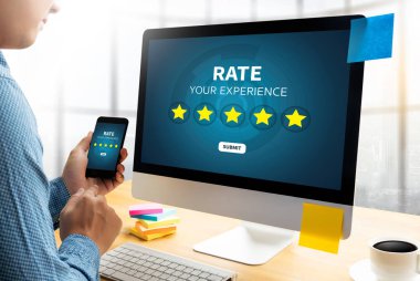 Beş yıldızlı rating inceleme tutan işadamı puanı artırmak veya 