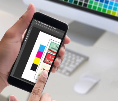 Yaratıcı tasarımcı grafik iş başında. Renk renk örneği örnekleri, Illustr