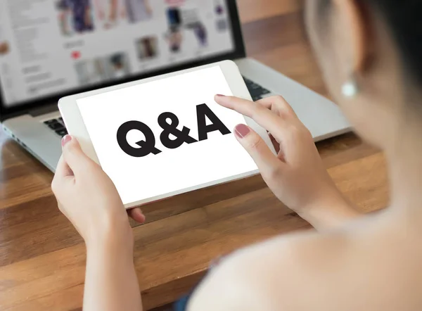 Q & A (Preguntas y respuestas) Equipo de negocios —  Fotos de Stock
