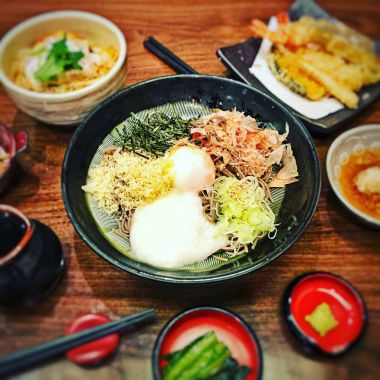 Soğuk noodles erişte ranmen Japon yemekleri
