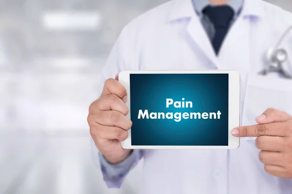 Pijn Management medische Concept arts hand werken — Stockfoto