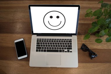  mutlu ve tebrik kavramı gülen yüz ifade