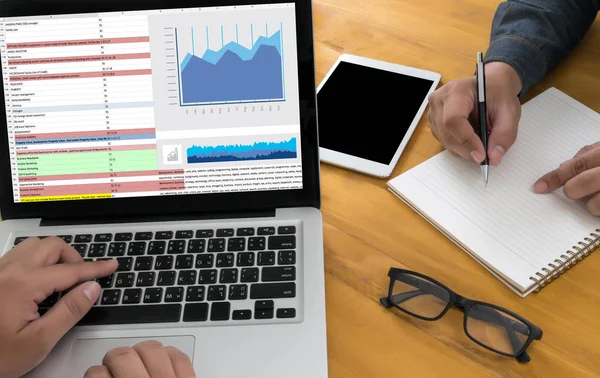 Lavoro duro Dati Analytics Statistiche Informazioni Business Technol — Foto Stock