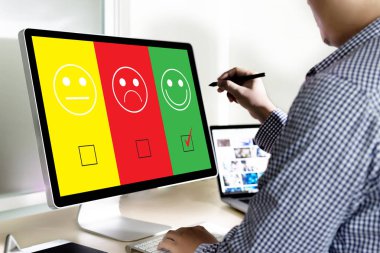 iş erkek ve kadın mutlu memnuniyeti değerlendirme seçin? 