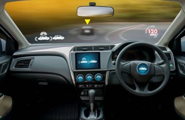 Özerk sürüş araba ve dijital hız göstergesi teknoloji görüntü 