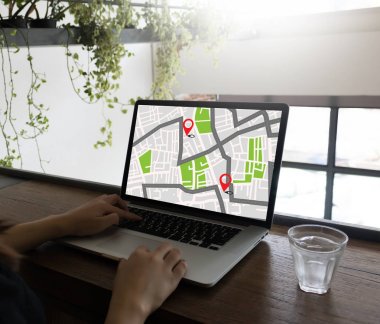 GPS harita yol hedef ağ bağlantısına yer sokak 