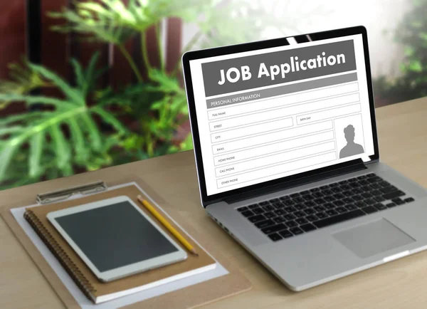 Αίτηση υποψηφίου για εργασία συμπληρώνοντας την Online επάγγελμα εφαρμο — Φωτογραφία Αρχείου