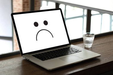 Depresif duygular kavramı, gülen yüz ifade yazdırılmasını.