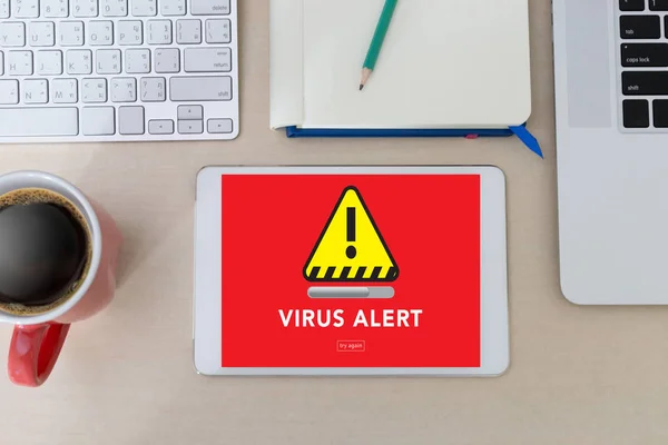 Предупреждение о вирусах Защита от хакеров — стоковое фото