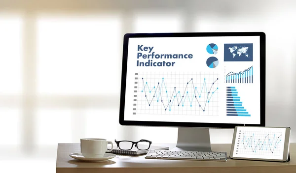 KPI acronimo (Key Performance Indicator) Business team hands at w — Foto Stock
