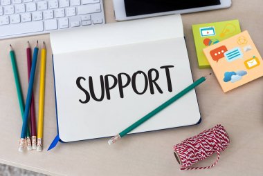 Teknoloji ve internet ve iş adamı takım ağ desteği