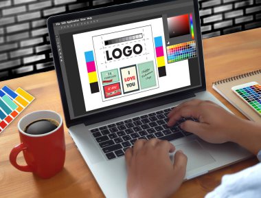 Yaratıcı tasarımcı grafik iş başında. Renk renk örneği örnekleri, Illustr