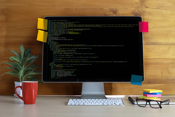 Geliştirici ekibi dizüstü bilgisayar mobil uygulama Softwa çalışıyor