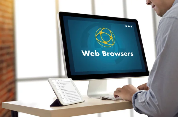 Computer per l'utilizzo di browser http uomo Web browser Online Networking Con — Foto Stock