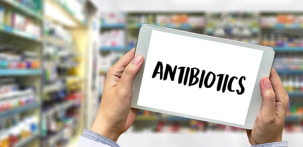 Antibióticos y Antibióticos - Medicamento de terapia mixta de diagnóstico impreso —  Fotos de Stock