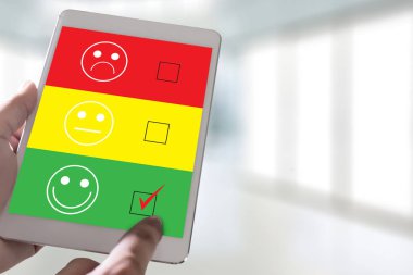 iş erkek ve kadın mutlu memnuniyeti değerlendirme seçin? 