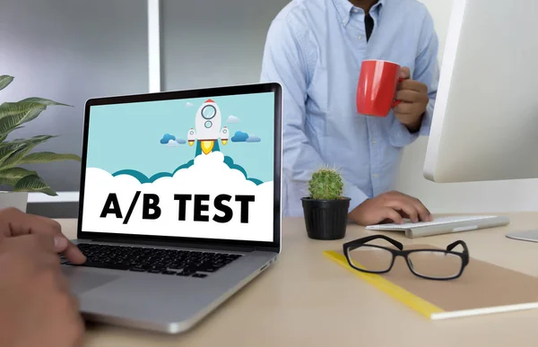 A/B TEST старт і порівняння A-B. Розділене тестування — стокове фото
