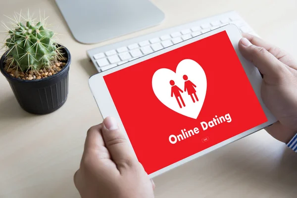 Jogo de namoro on-line amor homem e mulher e um coração, Da Internet — Fotografia de Stock
