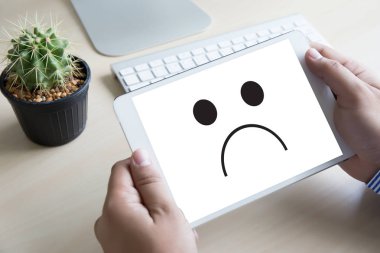 Depresif duygular kavramı, Amort gülen yüz ifade yazdırılmasını