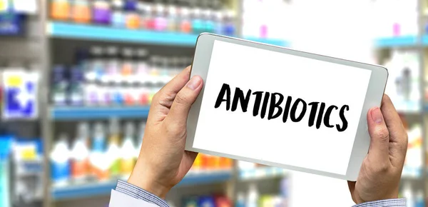 ANTIBIOTICA e antibiotici - Medicina per la terapia del mix di diagnosi stampata — Foto Stock