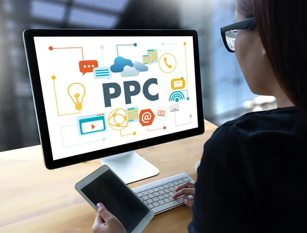 PPC - Pay Per Click concept Businessman concept de travail — Photo