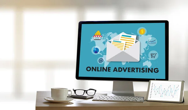 Online Website Marketing reklám, frissítés tendenciák reklám — Stock Fotó