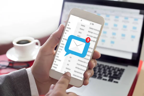 E-Mail-Kommunikation Verbindung Nachricht an Mailkontakte Telefon — Stockfoto