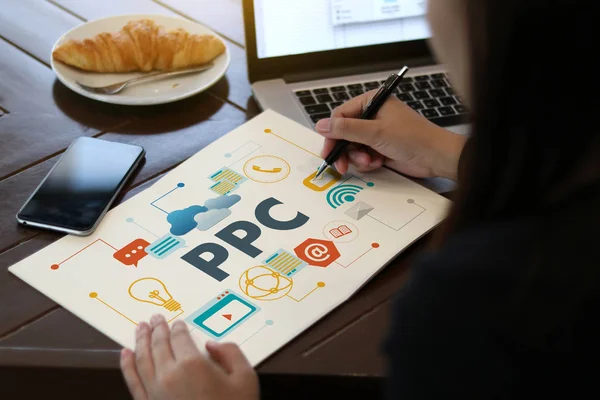 PPC - Pay Per Click concept Zakenman werkconcept — Stockfoto