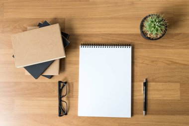 Boş katalog ve kitap, dergi, kitap kadar sahte ahşap backgrou