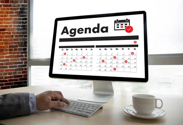 Agenda Actividad en conputador Business man Making Agenda Informati —  Fotos de Stock