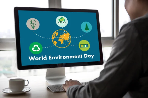 Всемирный день окружающей среды Земной шар Экологическое дерево и зеленый лист — стоковое фото
