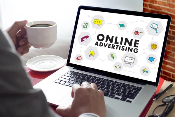 PUBBLICITÀ ONLINE Website Marketing, Aggiornamento Tendenze Pubblicità — Foto Stock