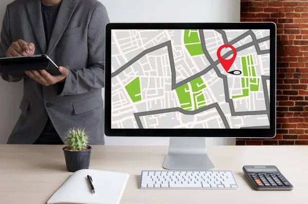 ルートの宛先ネットワーク接続場所通りに Gps マップ — ストック写真