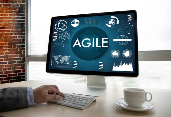 AGILE Agilità Agile Quick Fast Concept uomo d'affari che lavora — Foto Stock