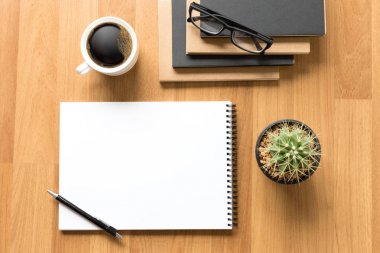 Boş katalog ve kitap, dergi, kitap kadar sahte ahşap backgrou