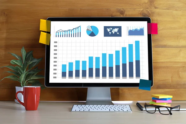 Obchodní informační technologie pracují tvrdá Data Analytics — Stock fotografie