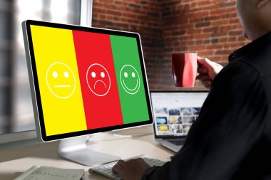 iş erkek ve kadın mutlu memnuniyeti değerlendirme seçin? 