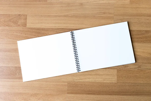 Boş katalog ve kitap, dergi, kitap kadar sahte ahşap backgrou