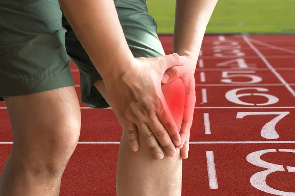 The knee man holds on suffering from pain in knee Closeup. The l — Stock Photo, Image