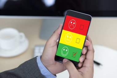 iş erkek ve kadın mutlu memnuniyeti değerlendirme seçin? 